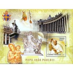 Un lot de monnaies, timbres, billet en commémoration des Papes du 3ème millénaire (ref 504)